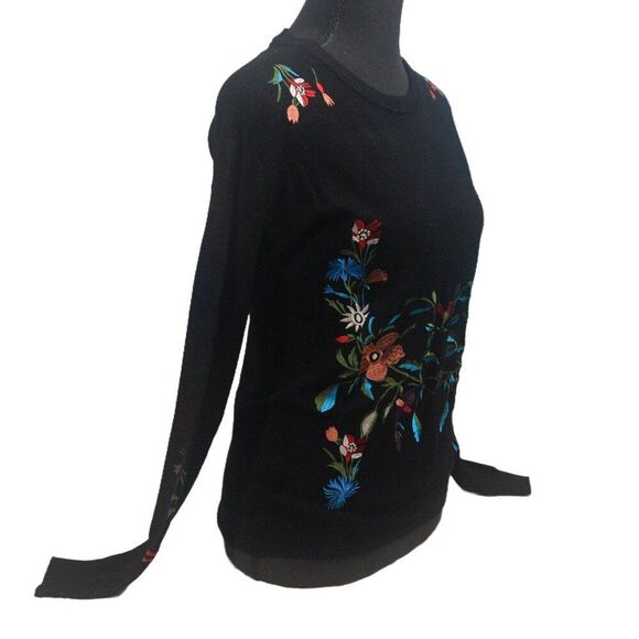 Venus Lightweight Black Sweater with Floral Embroidery Size Small - Picture 3 of 6